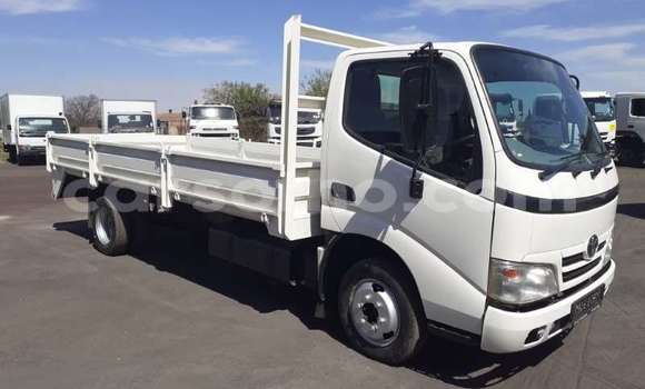 اشتري مستعمل Toyota Dyna White شاحنة في Maseru في Maseru اشتري مستعمل Toyota Dyna White شاحنة في Maseru في Maseru