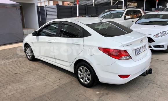 Sayi Na hannu Hyundai Accent White Mota in Maseru a Maseru Sayi Na hannu Hyundai Accent White Mota in Maseru a Maseru