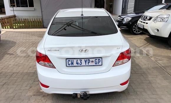 Sayi Na hannu Hyundai Accent White Mota in Maseru a Maseru Sayi Na hannu Hyundai Accent White Mota in Maseru a Maseru