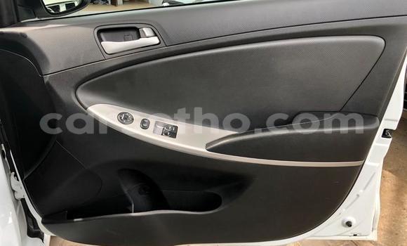 Sayi Na hannu Hyundai Accent White Mota in Maseru a Maseru Sayi Na hannu Hyundai Accent White Mota in Maseru a Maseru