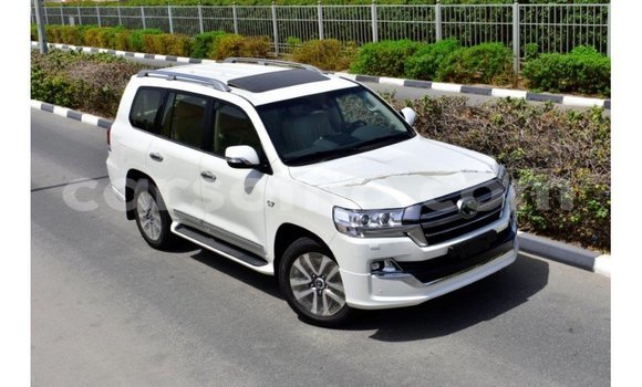 Buy Import Toyota Land Cruiser White Car in Import - Dubai in Maseru Buy Import Toyota Land Cruiser White Car in Import - Dubai in Maseru