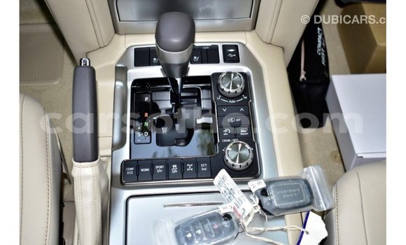Buy Import Toyota Land Cruiser White Car in Import - Dubai in Maseru Buy Import Toyota Land Cruiser White Car in Import - Dubai in Maseru