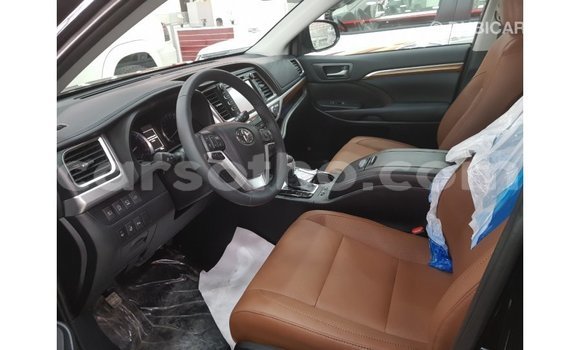 Sayi Imported Toyota Highlander Black Mota in Import - Dubai a Maseru Sayi Imported Toyota Highlander Black Mota in Import - Dubai a Maseru