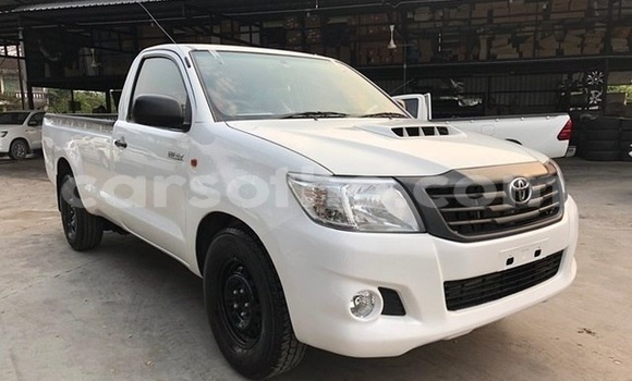 Buy Used Toyota Hilux White Car in Maputsoe in Leribe Buy Used Toyota Hilux White Car in Maputsoe in Leribe