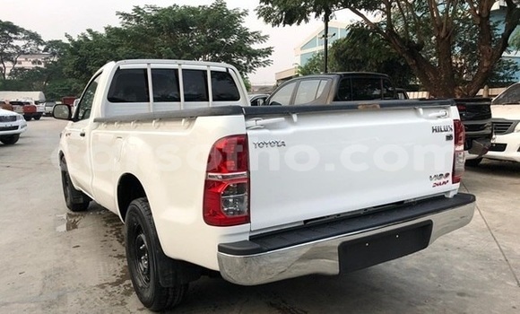 Buy Used Toyota Hilux White Car in Maputsoe in Leribe Buy Used Toyota Hilux White Car in Maputsoe in Leribe