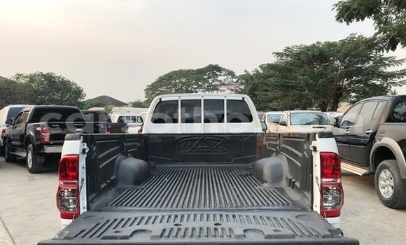 Buy Used Toyota Hilux White Car in Maputsoe in Leribe Buy Used Toyota Hilux White Car in Maputsoe in Leribe