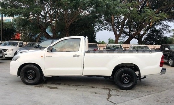 Buy Used Toyota Hilux White Car in Maputsoe in Leribe Buy Used Toyota Hilux White Car in Maputsoe in Leribe