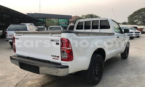 Buy Used Toyota Hilux White Car in Maputsoe in Leribe Buy Used Toyota Hilux White Car in Maputsoe in Leribe