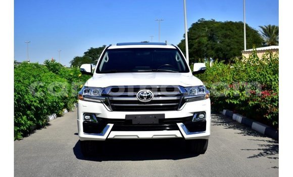 Buy Import Toyota Land Cruiser White Car in Import - Dubai in Maseru Buy Import Toyota Land Cruiser White Car in Import - Dubai in Maseru