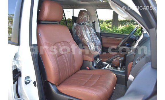 Buy Import Toyota Land Cruiser White Car in Import - Dubai in Maseru Buy Import Toyota Land Cruiser White Car in Import - Dubai in Maseru