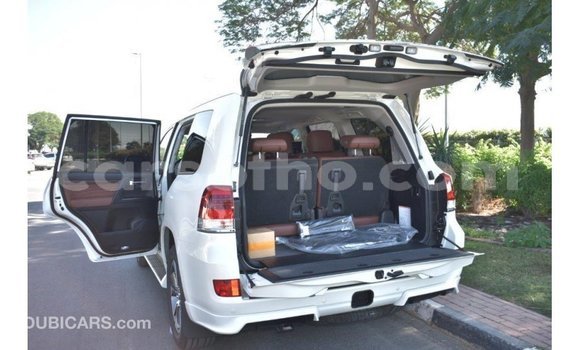 Buy Import Toyota Land Cruiser White Car in Import - Dubai in Maseru Buy Import Toyota Land Cruiser White Car in Import - Dubai in Maseru