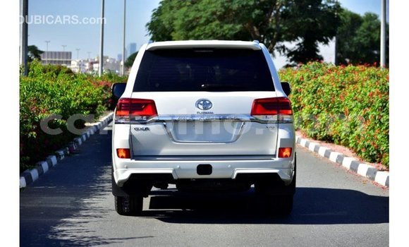 Buy Import Toyota Land Cruiser White Car in Import - Dubai in Maseru Buy Import Toyota Land Cruiser White Car in Import - Dubai in Maseru