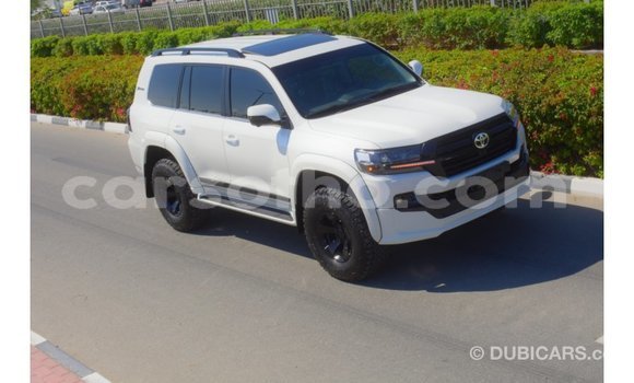 Buy Import Toyota Land Cruiser White Car in Import - Dubai in Maseru Buy Import Toyota Land Cruiser White Car in Import - Dubai in Maseru