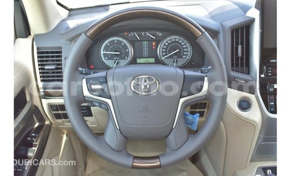 Buy Import Toyota Land Cruiser White Car in Import - Dubai in Maseru Buy Import Toyota Land Cruiser White Car in Import - Dubai in Maseru