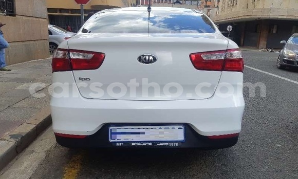 Sayi Na hannu Kia Rio White Mota in Mafeteng a Mafeteng Sayi Na hannu Kia Rio White Mota in Mafeteng a Mafeteng
