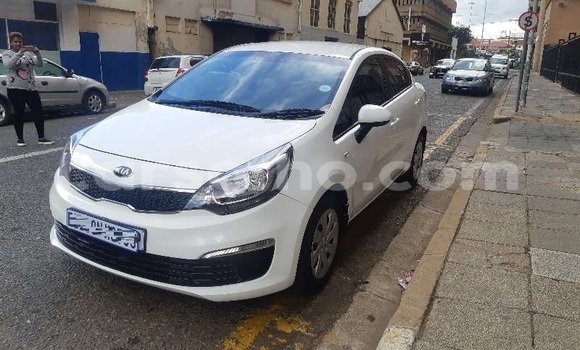 Sayi Na hannu Kia Rio White Mota in Mafeteng a Mafeteng Sayi Na hannu Kia Rio White Mota in Mafeteng a Mafeteng
