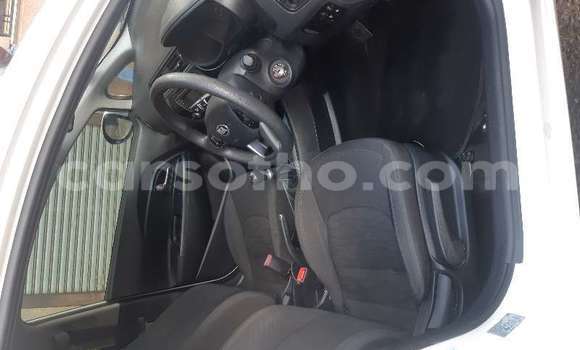 Sayi Na hannu Kia Rio White Mota in Mafeteng a Mafeteng Sayi Na hannu Kia Rio White Mota in Mafeteng a Mafeteng