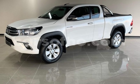 Sayi Na hannu Toyota Hilux White Mota in Maseru a Maseru Sayi Na hannu Toyota Hilux White Mota in Maseru a Maseru
