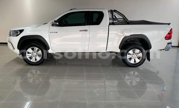 Sayi Na hannu Toyota Hilux White Mota in Maseru a Maseru Sayi Na hannu Toyota Hilux White Mota in Maseru a Maseru