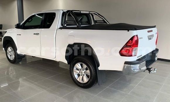 Sayi Na hannu Toyota Hilux White Mota in Maseru a Maseru Sayi Na hannu Toyota Hilux White Mota in Maseru a Maseru