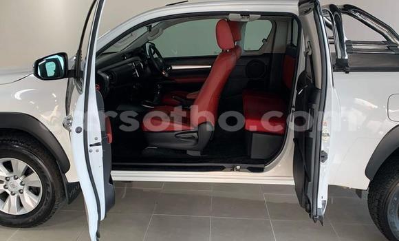 Sayi Na hannu Toyota Hilux White Mota in Maseru a Maseru Sayi Na hannu Toyota Hilux White Mota in Maseru a Maseru