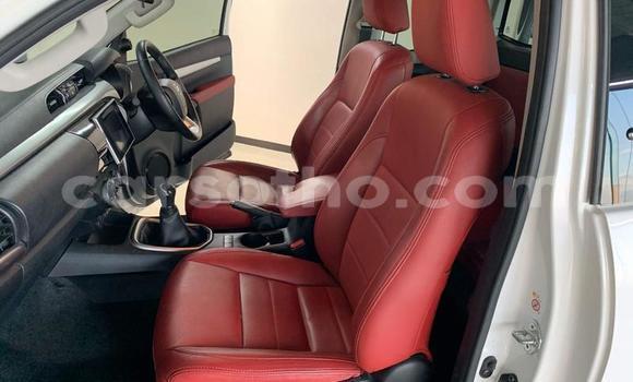 Sayi Na hannu Toyota Hilux White Mota in Maseru a Maseru Sayi Na hannu Toyota Hilux White Mota in Maseru a Maseru