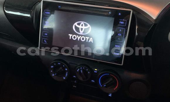 Sayi Na hannu Toyota Hilux White Mota in Maseru a Maseru Sayi Na hannu Toyota Hilux White Mota in Maseru a Maseru