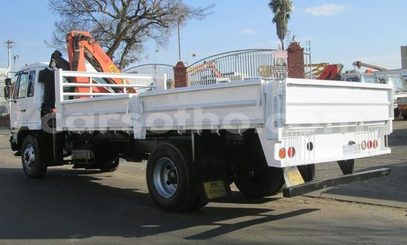 Acheter Occasion Utilitaire Nissan UD Blanc à Maseru, Maseru Acheter Occasion Utilitaire Nissan UD Blanc à Maseru, Maseru