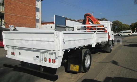 Acheter Occasion Utilitaire Nissan UD Blanc à Maseru, Maseru Acheter Occasion Utilitaire Nissan UD Blanc à Maseru, Maseru