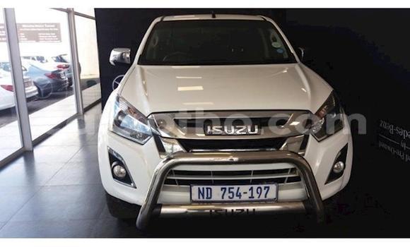 Sayi Na hannu Isuzu KB Black Mota in Maputsoa a Leribe Sayi Na hannu Isuzu KB Black Mota in Maputsoa a Leribe