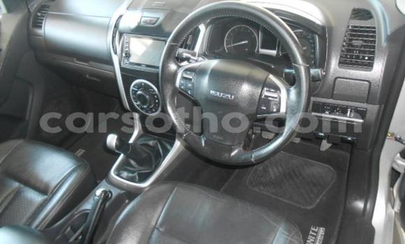 Sayi Na hannu Isuzu KB Silver Mota in Maputsoa a Leribe Sayi Na hannu Isuzu KB Silver Mota in Maputsoa a Leribe