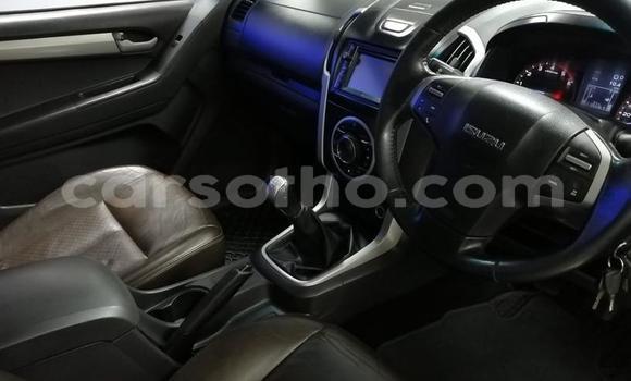 Acheter Occasion Voiture Isuzu KB Noir à Maputsoa, Leribe Acheter Occasion Voiture Isuzu KB Noir à Maputsoa, Leribe