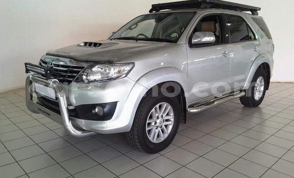 Sayi Na hannu Toyota Fortuner Beige Mota in Maseru a Maseru Sayi Na hannu Toyota Fortuner Beige Mota in Maseru a Maseru
