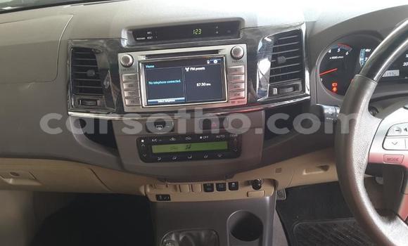 Sayi Na hannu Toyota Fortuner Beige Mota in Maseru a Maseru Sayi Na hannu Toyota Fortuner Beige Mota in Maseru a Maseru