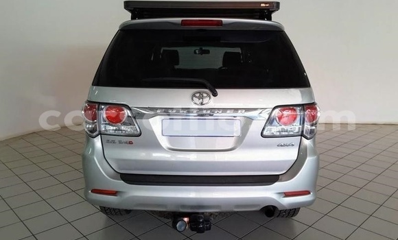 Sayi Na hannu Toyota Fortuner Beige Mota in Maseru a Maseru Sayi Na hannu Toyota Fortuner Beige Mota in Maseru a Maseru