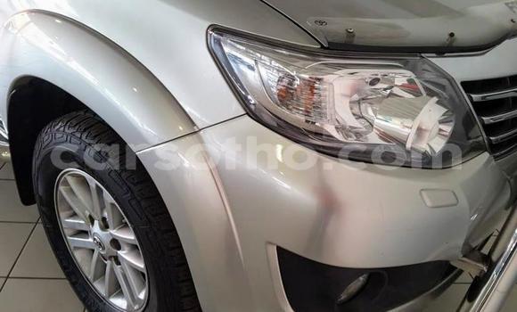 Sayi Na hannu Toyota Fortuner Beige Mota in Maseru a Maseru Sayi Na hannu Toyota Fortuner Beige Mota in Maseru a Maseru