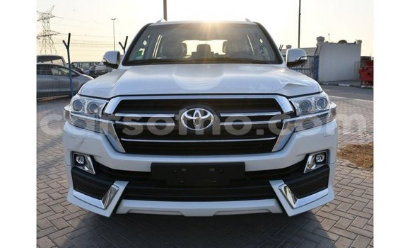 Acheter Import Voiture Toyota Land Cruiser Blanc à Import - Dubai, Maseru Acheter Import Voiture Toyota Land Cruiser Blanc à Import - Dubai, Maseru
