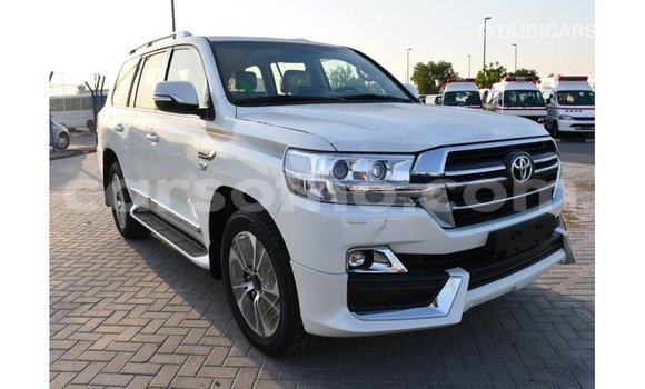 Acheter Import Voiture Toyota Land Cruiser Blanc à Import - Dubai, Maseru Acheter Import Voiture Toyota Land Cruiser Blanc à Import - Dubai, Maseru