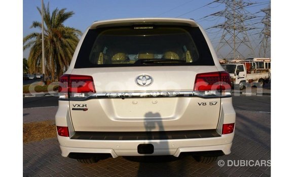 Acheter Import Voiture Toyota Land Cruiser Blanc à Import - Dubai, Maseru Acheter Import Voiture Toyota Land Cruiser Blanc à Import - Dubai, Maseru