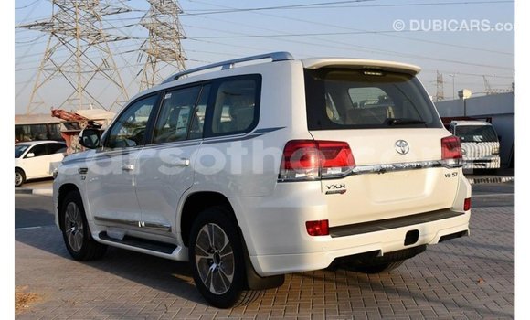 Acheter Import Voiture Toyota Land Cruiser Blanc à Import - Dubai, Maseru Acheter Import Voiture Toyota Land Cruiser Blanc à Import - Dubai, Maseru