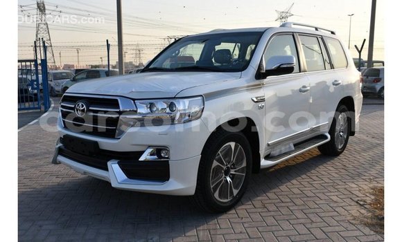 Acheter Import Voiture Toyota Land Cruiser Blanc à Import - Dubai, Maseru Acheter Import Voiture Toyota Land Cruiser Blanc à Import - Dubai, Maseru
