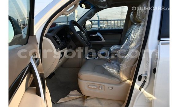 Acheter Import Voiture Toyota Land Cruiser Blanc à Import - Dubai, Maseru Acheter Import Voiture Toyota Land Cruiser Blanc à Import - Dubai, Maseru