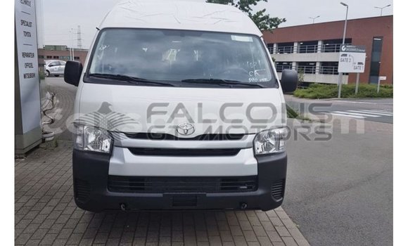 Sayi Imported Toyota Hiace White Mota in Import - Dubai a Maseru Sayi Imported Toyota Hiace White Mota in Import - Dubai a Maseru