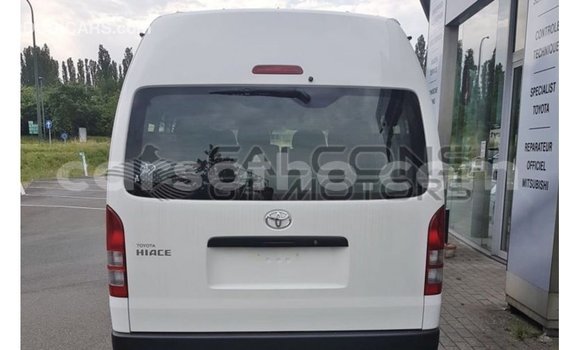 Sayi Imported Toyota Hiace White Mota in Import - Dubai a Maseru Sayi Imported Toyota Hiace White Mota in Import - Dubai a Maseru