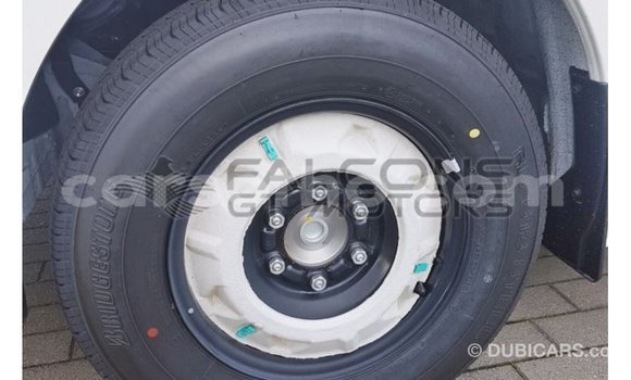 Sayi Imported Toyota Hiace White Mota in Import - Dubai a Maseru Sayi Imported Toyota Hiace White Mota in Import - Dubai a Maseru