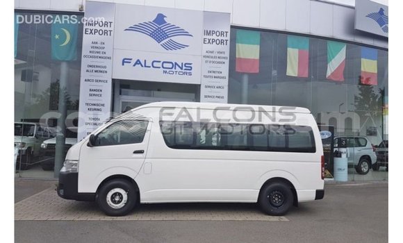 Sayi Imported Toyota Hiace White Mota in Import - Dubai a Maseru Sayi Imported Toyota Hiace White Mota in Import - Dubai a Maseru