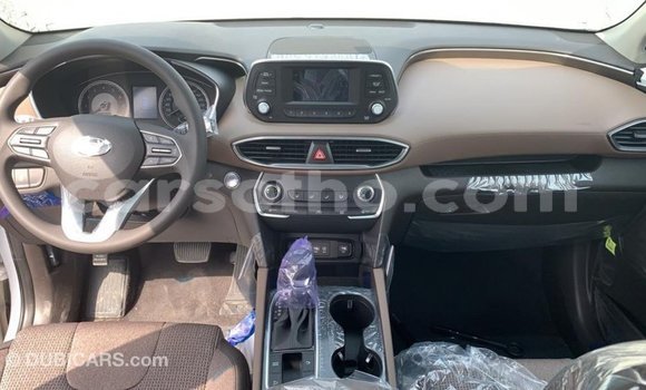 Sayi Imported Hyundai Santa Fe White Mota in Import - Dubai a Maseru Sayi Imported Hyundai Santa Fe White Mota in Import - Dubai a Maseru