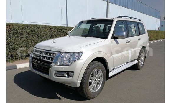 Buy Import Mitsubishi Pajero White Car in Import - Dubai in Maseru Buy Import Mitsubishi Pajero White Car in Import - Dubai in Maseru