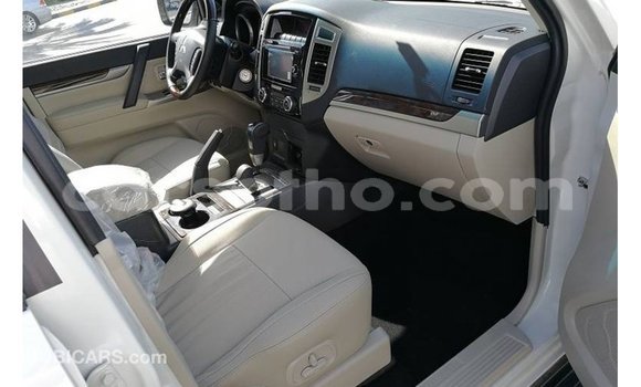 Buy Import Mitsubishi Pajero White Car in Import - Dubai in Maseru Buy Import Mitsubishi Pajero White Car in Import - Dubai in Maseru