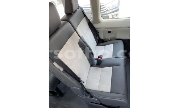 اشتري Imported Toyota Hiace White سيارة في Import - Dubai في Maseru اشتري Imported Toyota Hiace White سيارة في Import - Dubai في Maseru
